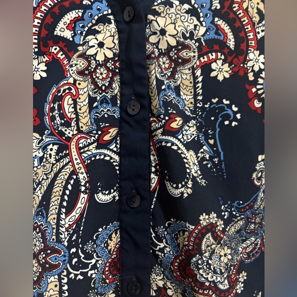 🎉 HP🎉 Floral V Neck Button Down Blouse - Picture 4 of 7